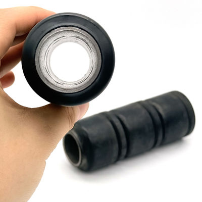 Taça de esfregão de borracha tipo TA com nitrilo de alto grau (NBR) e inserção de aço resistente à corrosão para aplicações em campos petrolíferos de 10.000 PSI