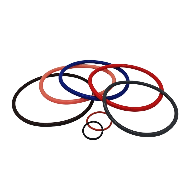 Vários Anéis industriais de borracha de silicone colorida de cor azul-alaranjada e azul-preto, grandes e pequenos, com alta resistência ao calor