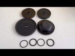 Uma membrana é um componente fundamental das bombas e acumuladores hidráulicos, garantindo uma vedação superior